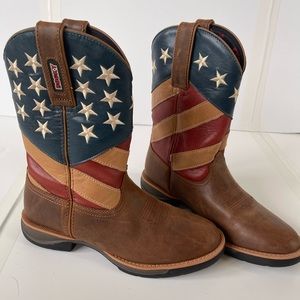 DESCRIPTION
The Rocky® LT Waterproof American Flag Western Boot.